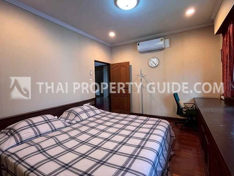 House with Shared Pool in Srinakarin 